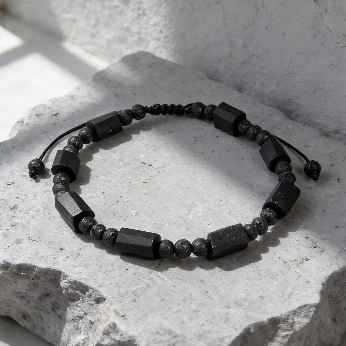 Schwarzes Turmalin-Armband Naturstein-Schmuck Personalisierte Armreifen Paar-Armbänder Herren-Armbänder Damen-Handaccessoires – Detail 3