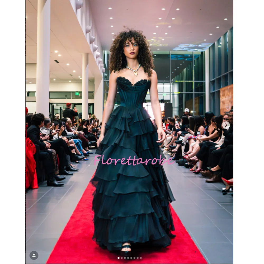 Bezauberndes A-Linien-Abschlussballkleid mit herzförmigem Ausschnitt, gestufte Partykleider, bodenlange Abendkleider, individuell gestaltet