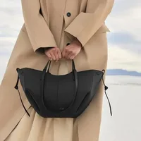 Bolso de mano para axila de gran capacidad para mujer, bolso de ala clásico de moda de nicho Vintage, bolso de motocicleta, bolsos de gran tamaño