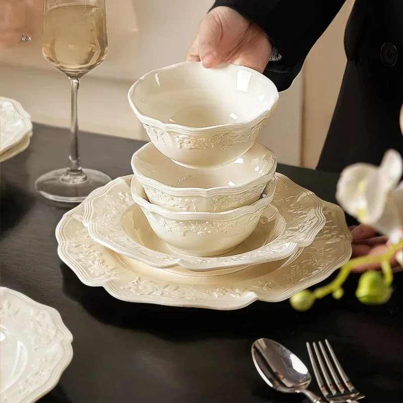 Nordic Aesthetic Dinnerware Sets Full Set Modern Elegant Designer Dinner Set Luxury Christmas Keramik Geschirr Set Dinnerware