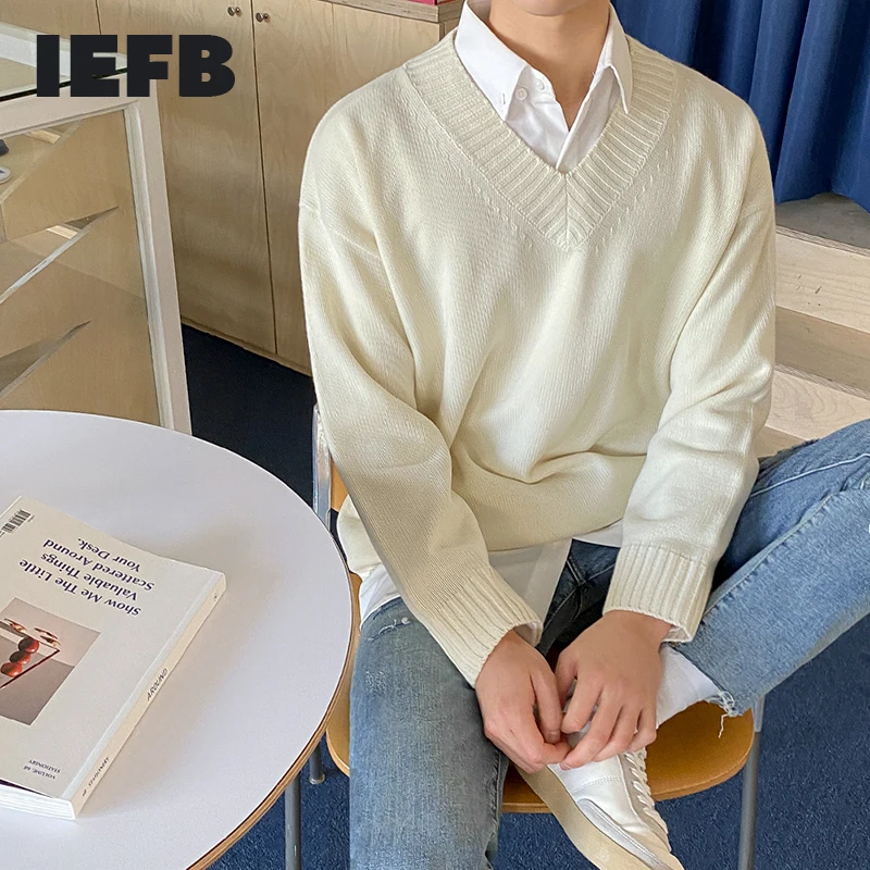 Iefb เสื้อสเวตเตอร์คอวีของผู้ชาย, เสื้อนอกถักทรงหลวม MODE Korea ฤดูใบไม้ร่วงฤดูหนาวเสื้อท่อนบนแบบธรรมดาเสื้อกล้ามสำหรับผู้ชาย9Y4236