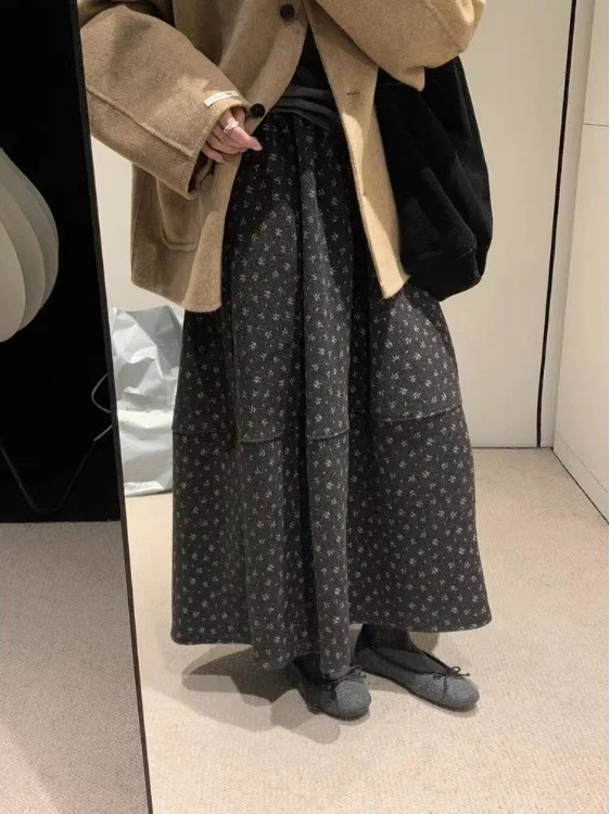 تنورة ميدي عالية الخصر على شكل حرف a مطبوعة بالزهور من الصوف للخريف والشتاء تنورة نسائية فضفاضة تناسب الخصر المرن