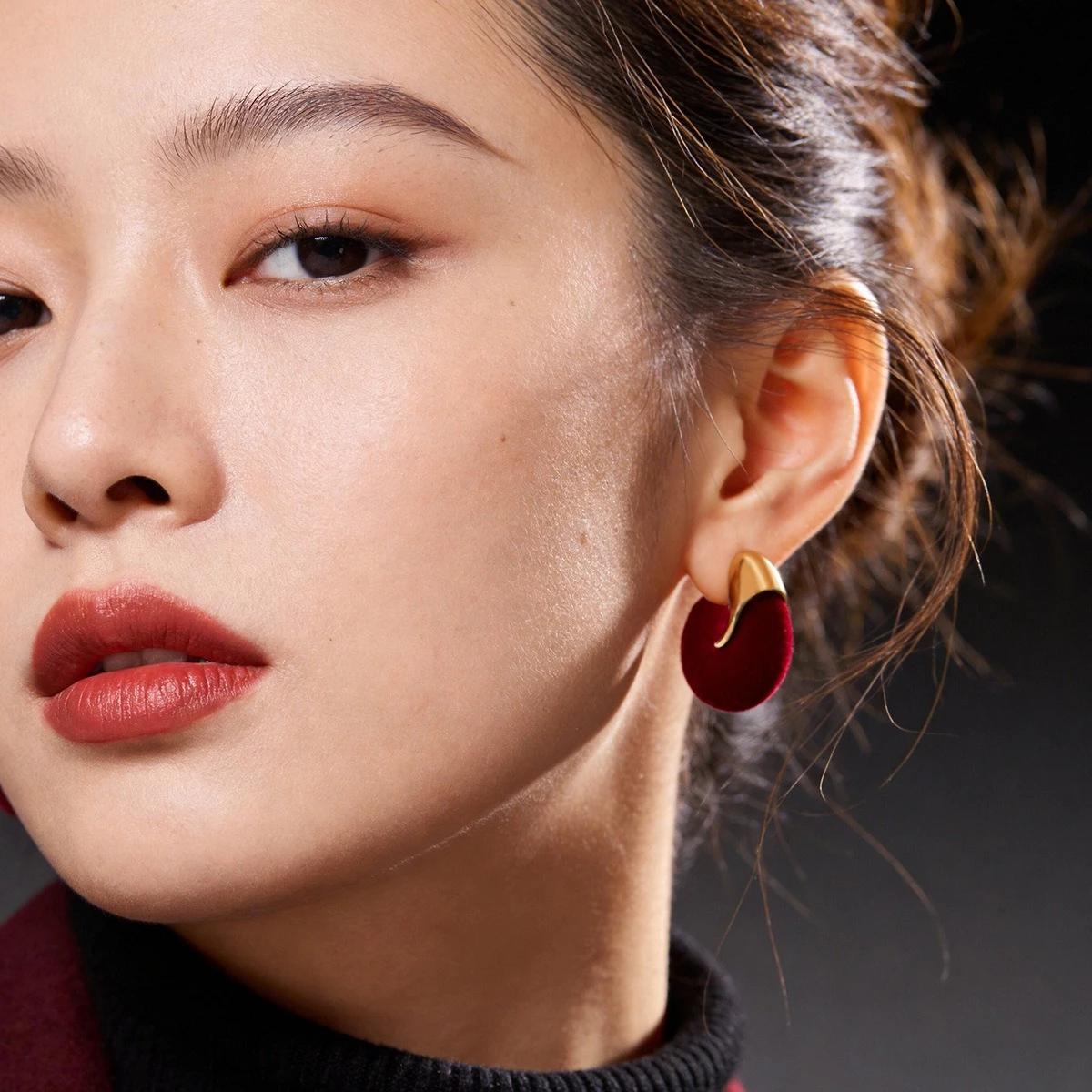 New Autumn and Winter Irregular Flocked European American 2026 Retro Ear Stud Niche Design Sense Light Luxury Trendy Earrings