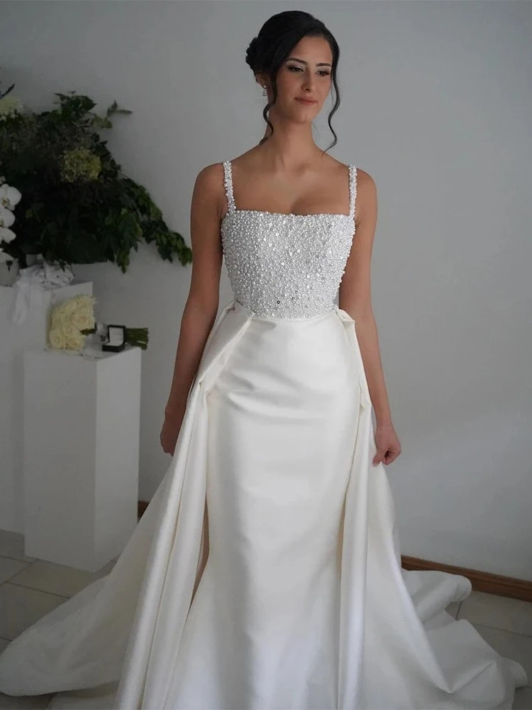 Luxuriöse Meerjungfrauen-Brautkleider aus Satin mit abnehmbarer Schleppe, Perlen, Spaghettiträgern und bodenlangen Brautkleidern – Vestidos de Novia