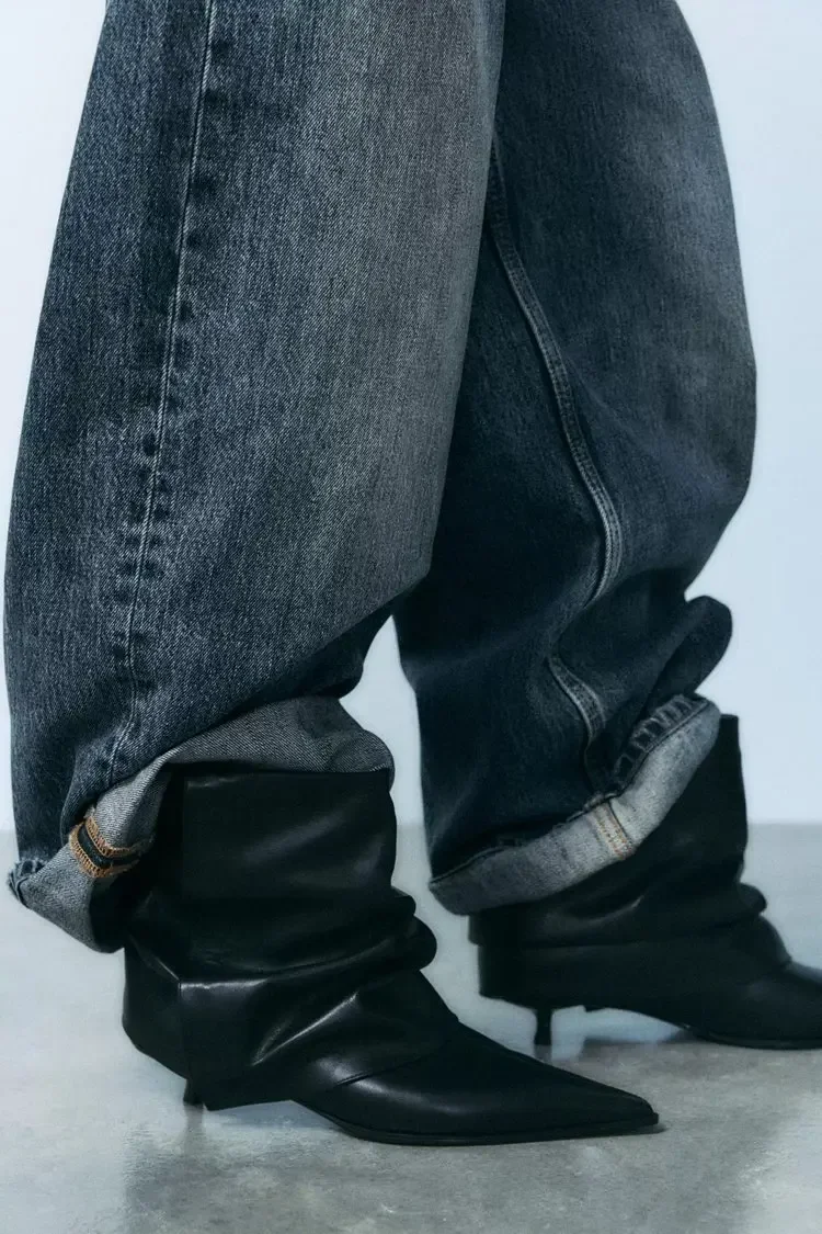 Leder-Designer-Damenstiefel mit Kitten-Heel, Schwarz, Sexy Spitze, Hohe Absätze, Kurze Stiefel, Damen-Winterstiefel mit Falten, Damen-Knöchelstiefel – Detail 6