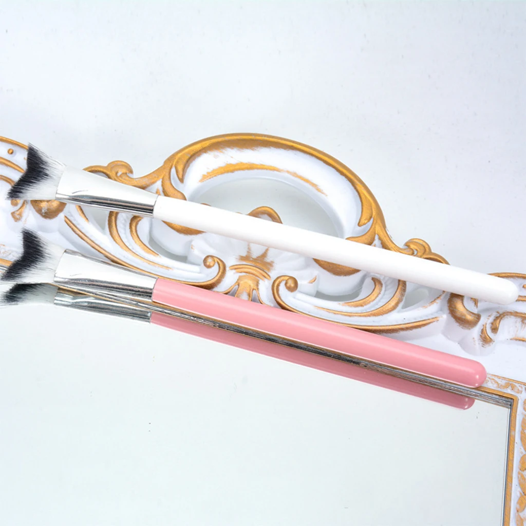 فرشاة تنظيف الرموش على شكل حرف V، فرشاة تظليل الأنف لتفتيح اللمعان، فرشاة عالية اللمعان لا تأكل البودرة وتتناسب بشكل مريح على الوجه