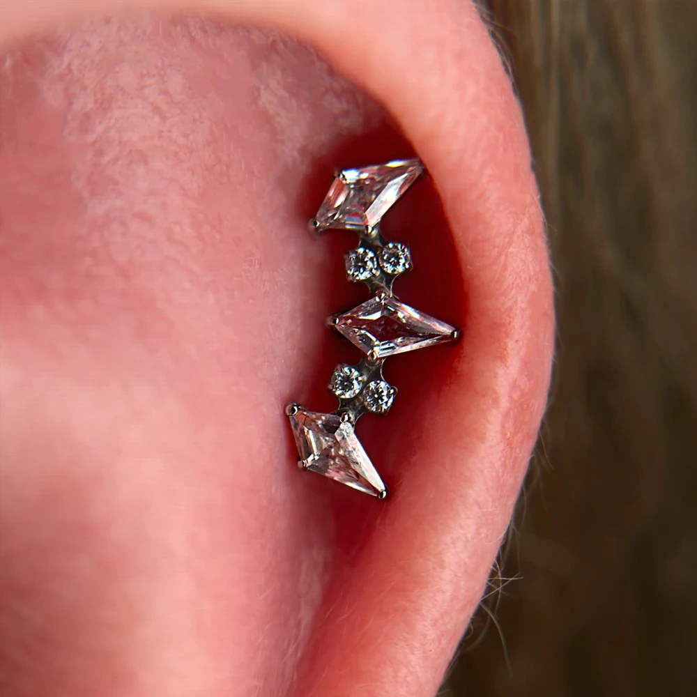 1PC G23 Titanium Rhombus&Round Zircon Labret Lip Ring Internal Thread Tragus Helix Conch Flat Earrings Body Piercing Jewelry 16G
