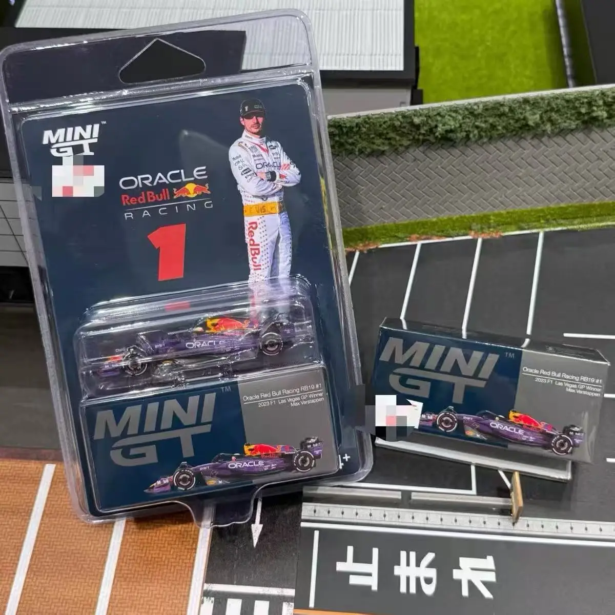 MINIGT 1:64 Nissan  McLaren Bugatti F1 Racing Red Bull Racing RB19 Alloy Car Model Blister Trailer Packaging