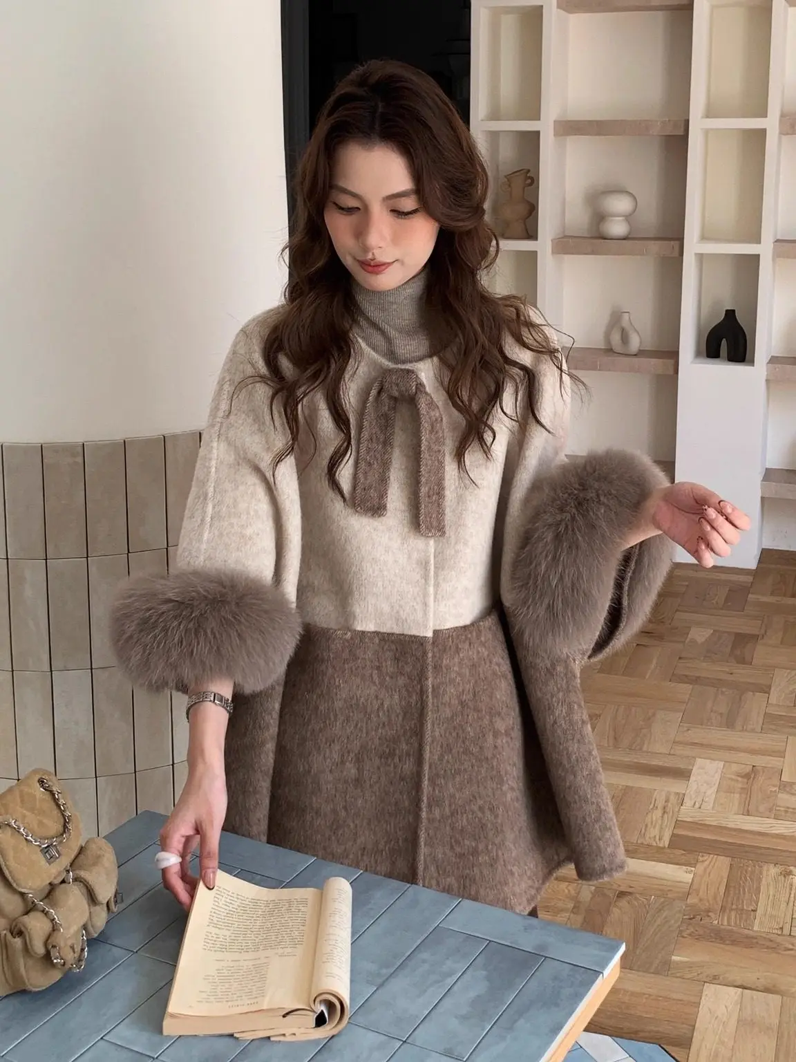 Cappuccino 2025 Autumn/Winter new contrasting color mid-length fox fur cape Double-sided woolen coat for women