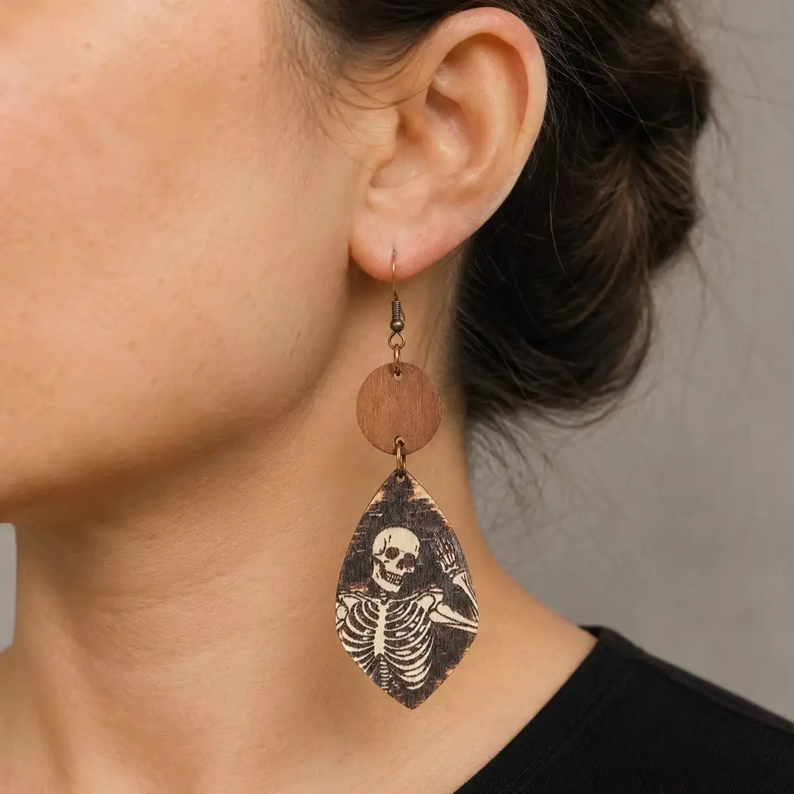 Vintage Wooden Skeleton Dangle Earrings for Women Halloween Skull Drop Earrings Gothic Spooky Vintage Wood Jewelry Party Gift