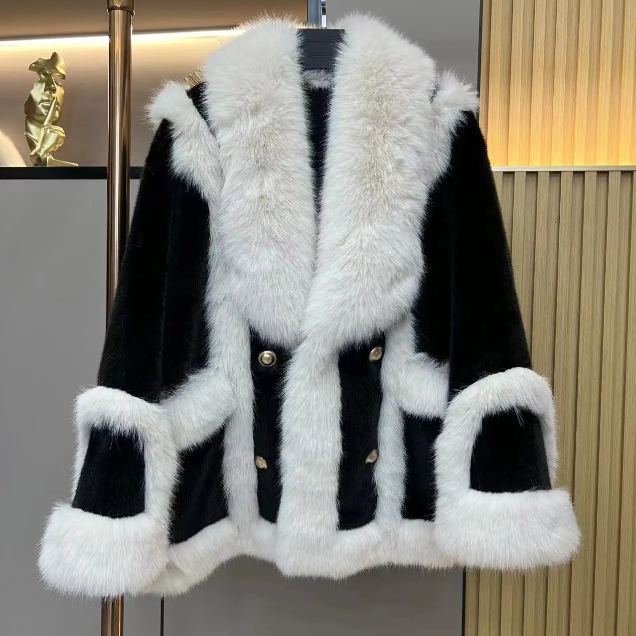 Fashion Color Contrast Fur Integrated Coat Female 2024 Winter New Elegant Black and White long sleeve Lamb Wool Furry Jackets