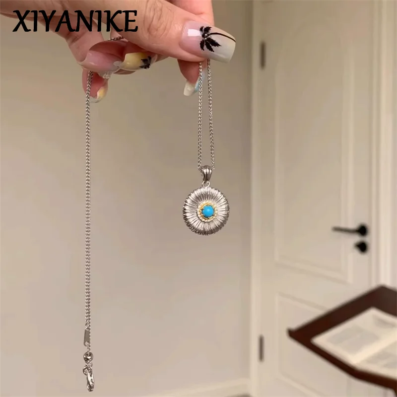 

XIYANIKE Vintage Daisy Flower Turquoise Pendant Choker Necklaces For Women Lady Fashion Clavicle Chain Jewelry Gift Party