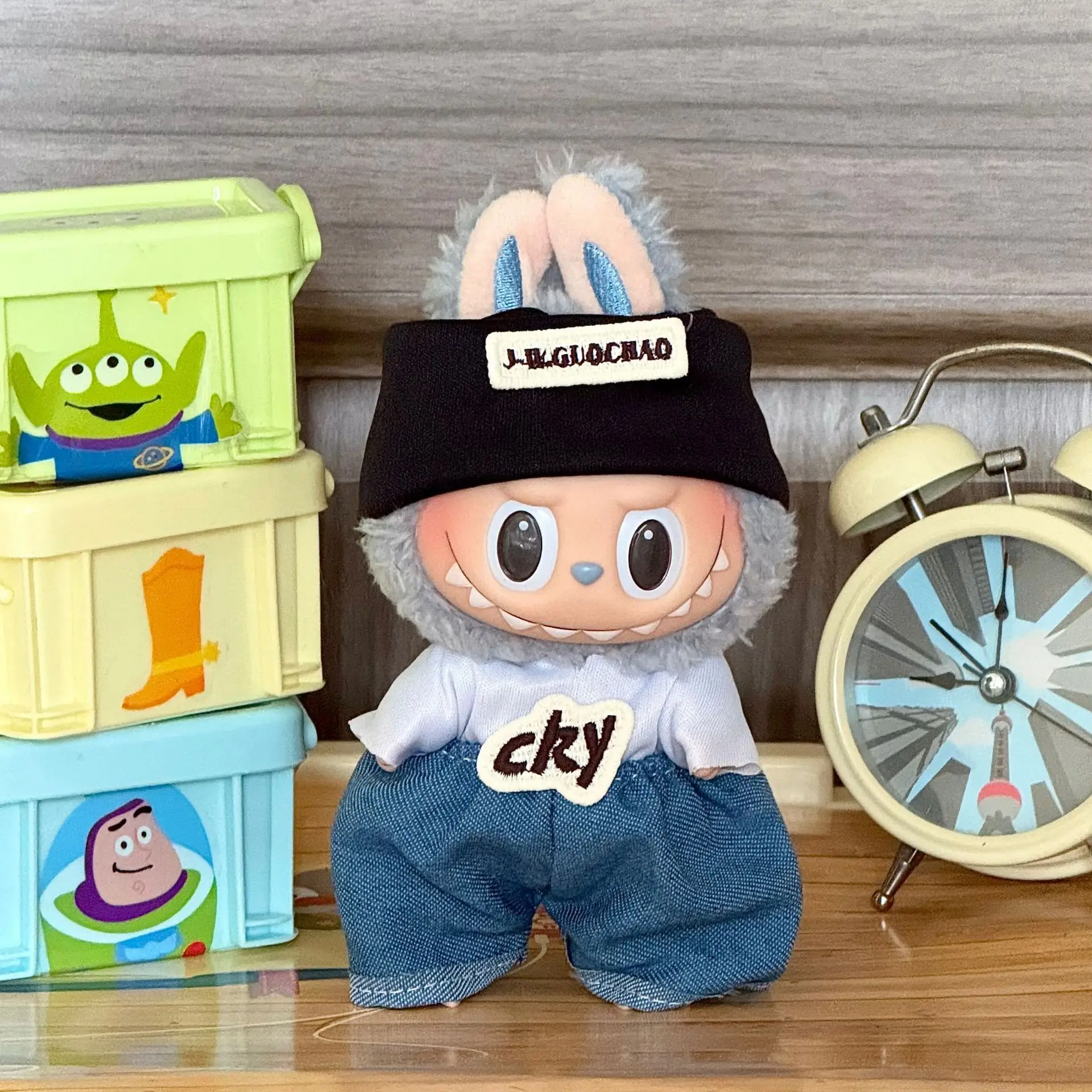 Vestiti eleganti per bambole idol di peluche Vestito sportivo e per il tempo libero per Labubu V2 V1 Abbigliamento per il tempo libero Tendenza Accessori per abiti per bambole