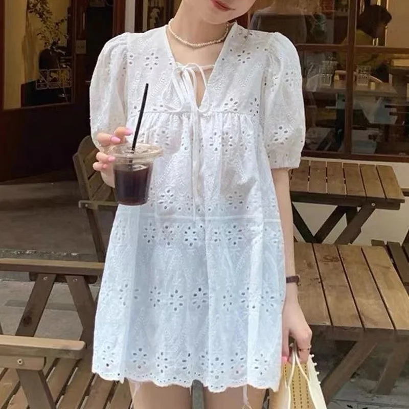 2023 New Summer Fashion Chubby Mm Oversized V-neck Lace Up Cut Out Lace Loose Casual Bubble Short Sleeved Buttocks Shirt