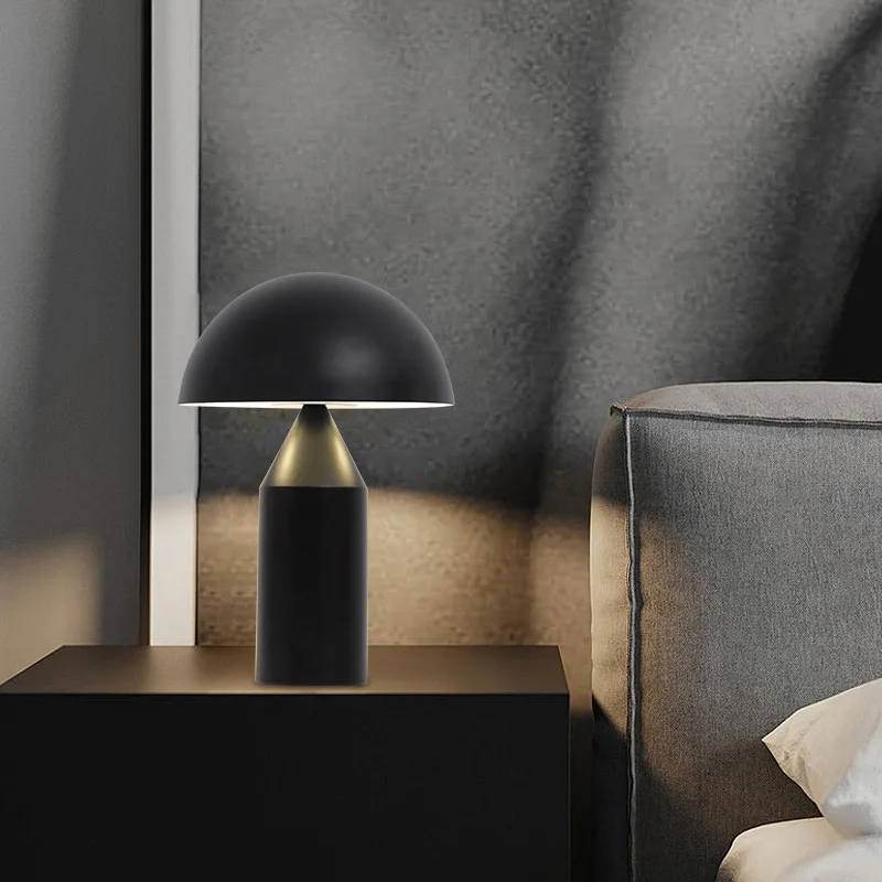 High-quality Creative Plating Gold Table Lamps Simple Metal Bedroom Living Room Decoration Mushroom Desk Lights Lighting Fixture