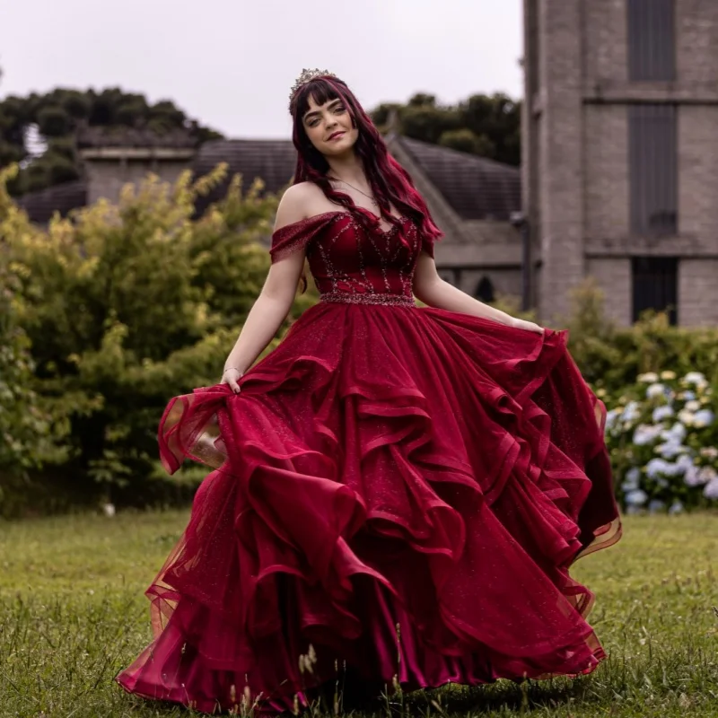 Brilhante borgonha quinceanera vestido de cristal glitter decalque renda camadas cauda longa vestidos de 15 quinceanera ﻿ Personalizar