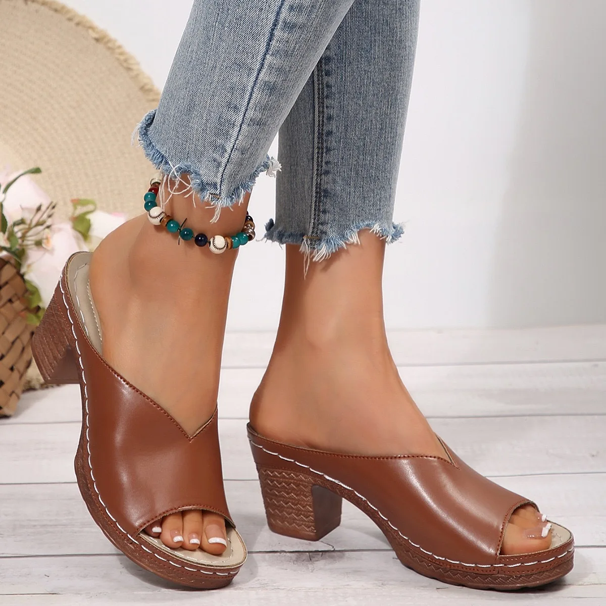 

2025 Summer New fashion trend, versatile, durable, retro fish-mouth, petite one-shoulder slipper for women