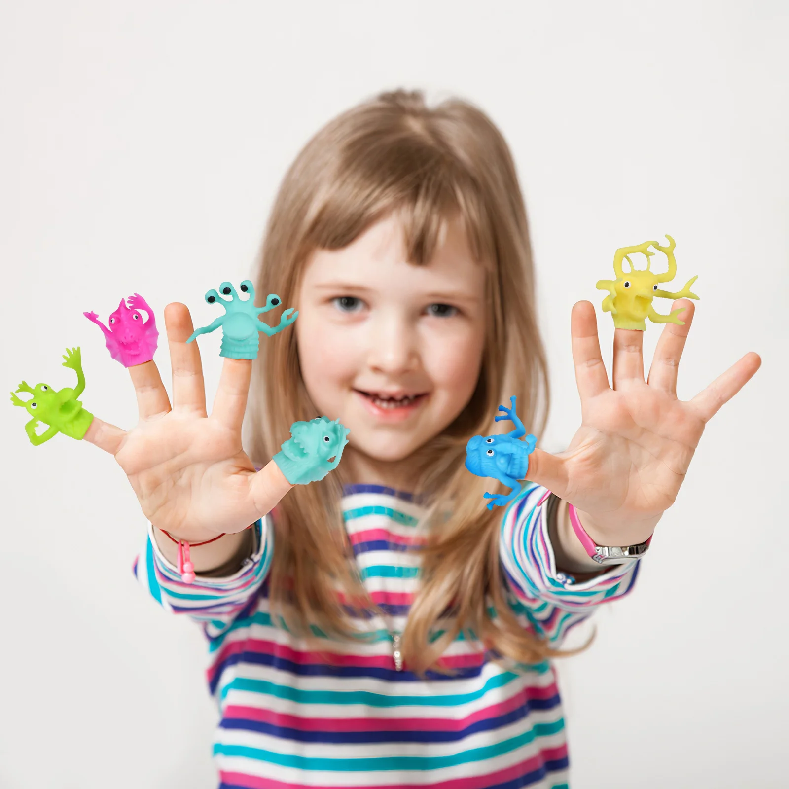 หุ่นสัตว์น่ารัก 6 ชิ้น ของเล่นนิ้วมือสำหรับเด็กเล็ก ชุดงานฝีมือ