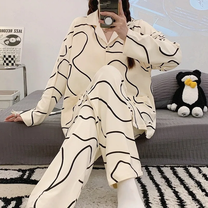 Pure Cotton Pajamas for Women with Chest Pads， Fashion Large-sized Long-sleeved Set Girls' Home Wear, Suitable for Outdoor Wear.