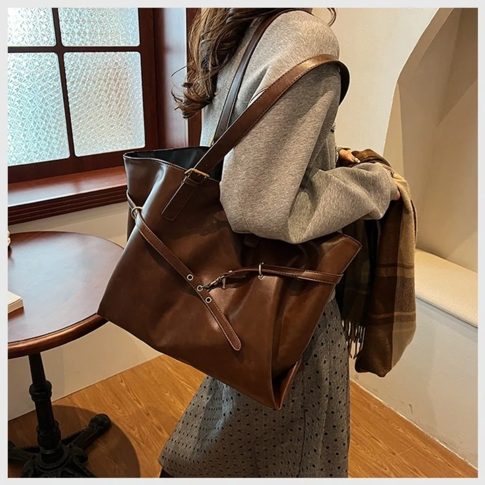 Y2K Borsa sottobraccio in pelle PU moda Borsa tote con tracolla regolabile di grande capacità Borsa a mano di lusso con fibbia magnetica da donna