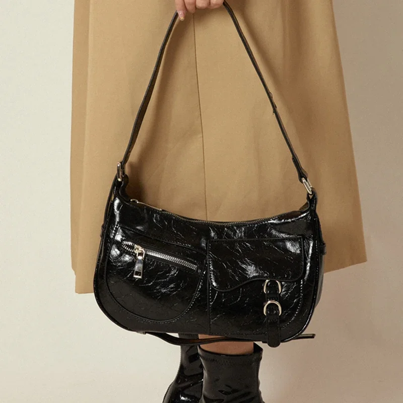 

Black Cool Girls Versatile Half Moon Motorcycle Handbag Single Shoulder Crescent Bag Commuter Underarm Luxury Designer Bags