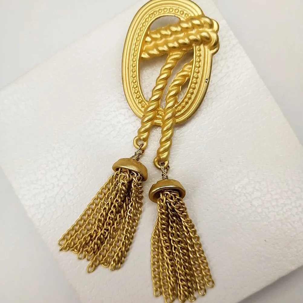 

Vintage Golden Alloy Brooch Pin Baroque Tassel Shape Hanging Braided Rope Sweater Cardigan Clip Women Breastpin Gift