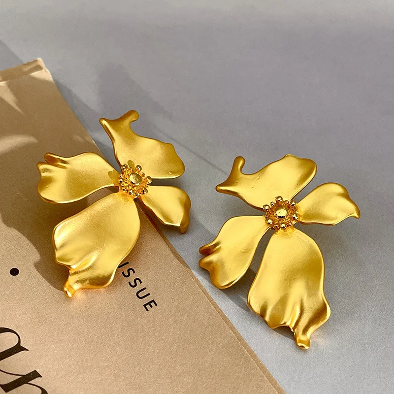 

Europe and America Exaggerate Flowers Earrings for Women Gold Color/Silver Color Vintage Stud Earrings Daily Jewelry