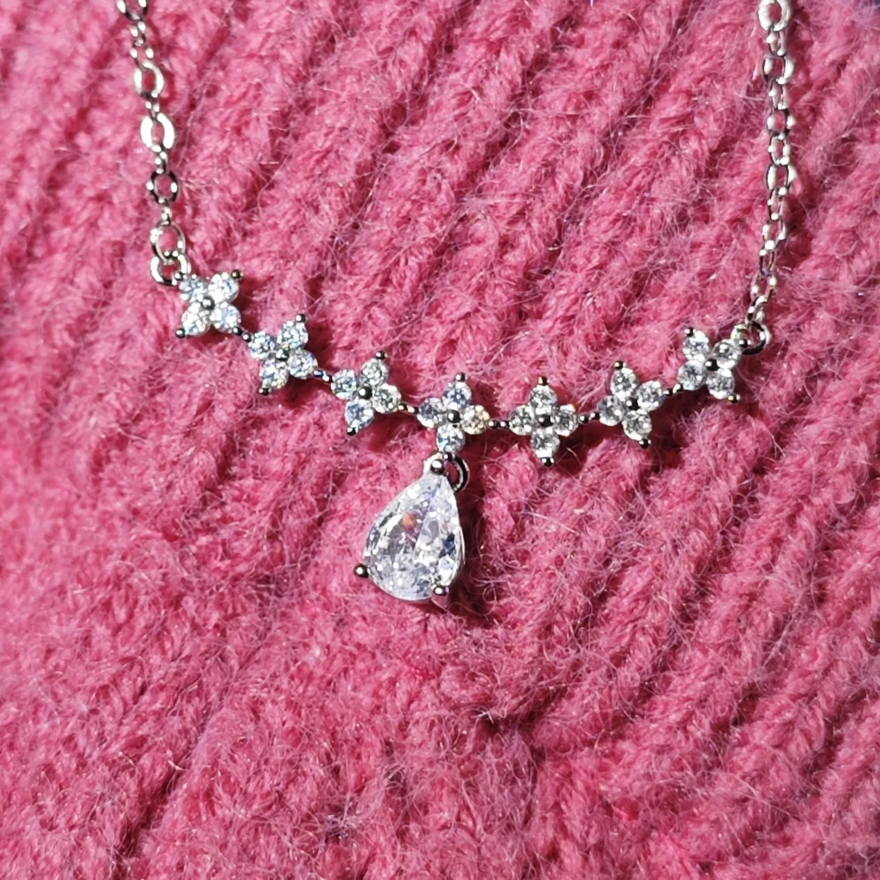 

Starry Necklace Korean Version Light Luxury Full Diamond Water Drop Zircon Niche High-end Cold Wind Star Collarbone Chain