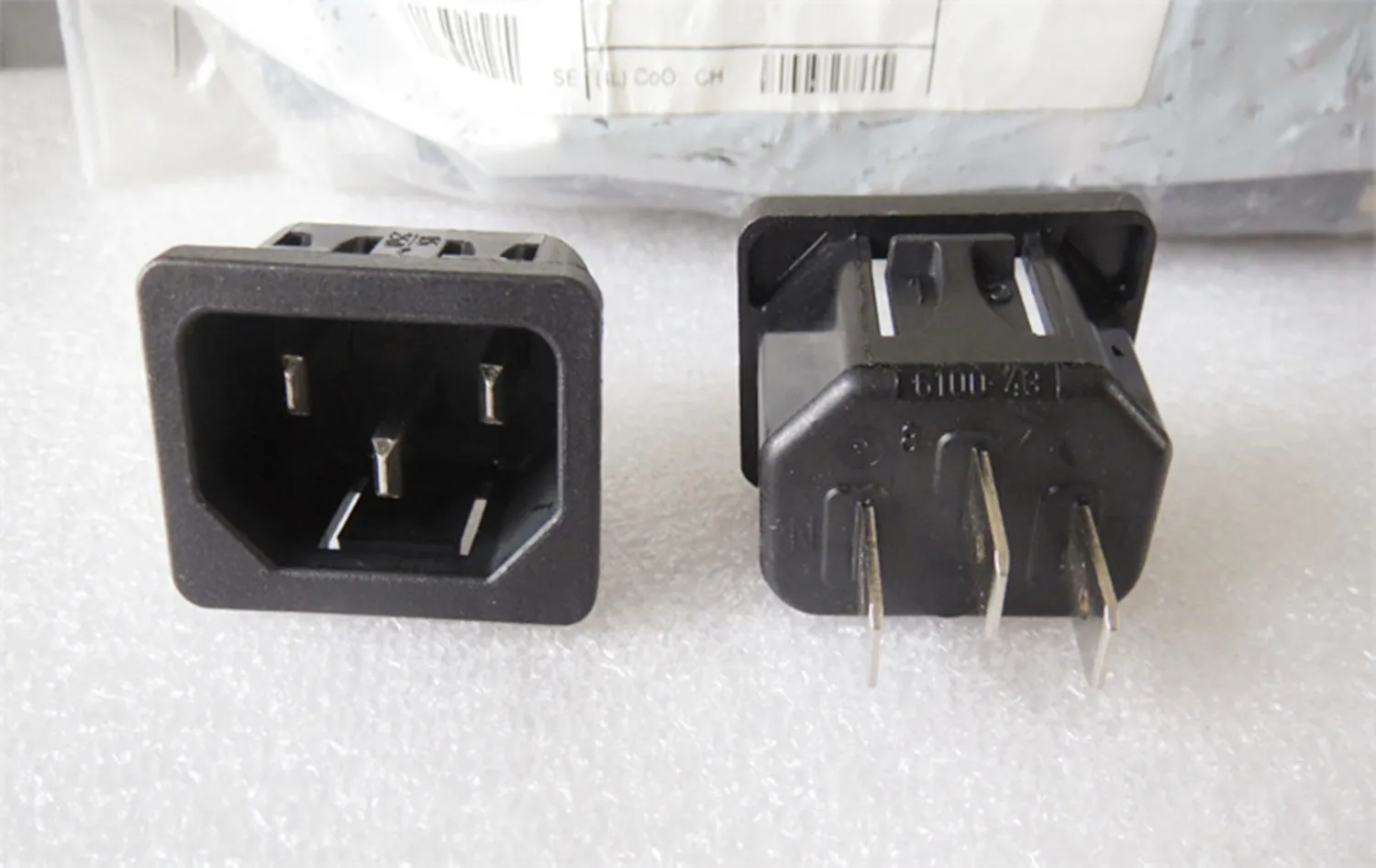 Original new 100% 6100.43 AC power socket power amplifier plug socket connector 15A