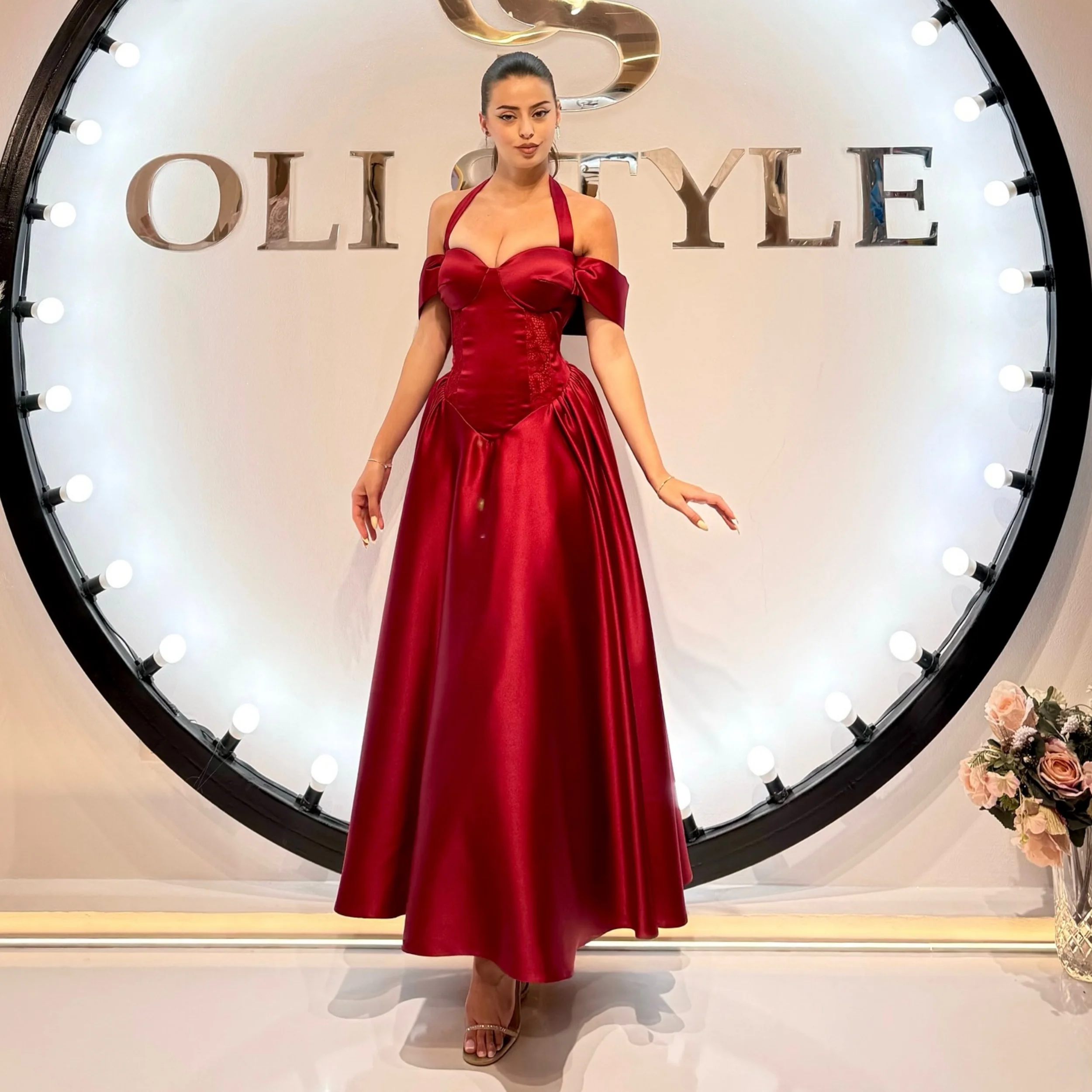 

A Line Burgundy Evening Dresses Morden Halter Women Wedding Guest Gowns Customized Ruffled Sleeveless Stain Prom Party Gowns