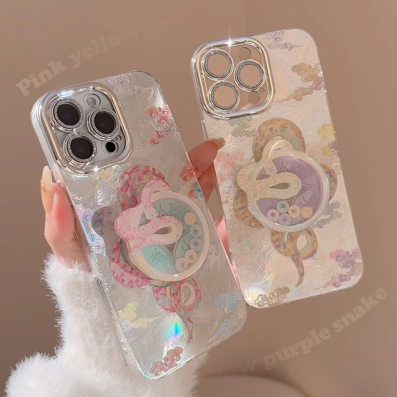 

Copper Coin Snake Shaker Stand Apple17Phone caseiphone16Cloud Pattern National Style13All Inclusive11Applicable15Hard