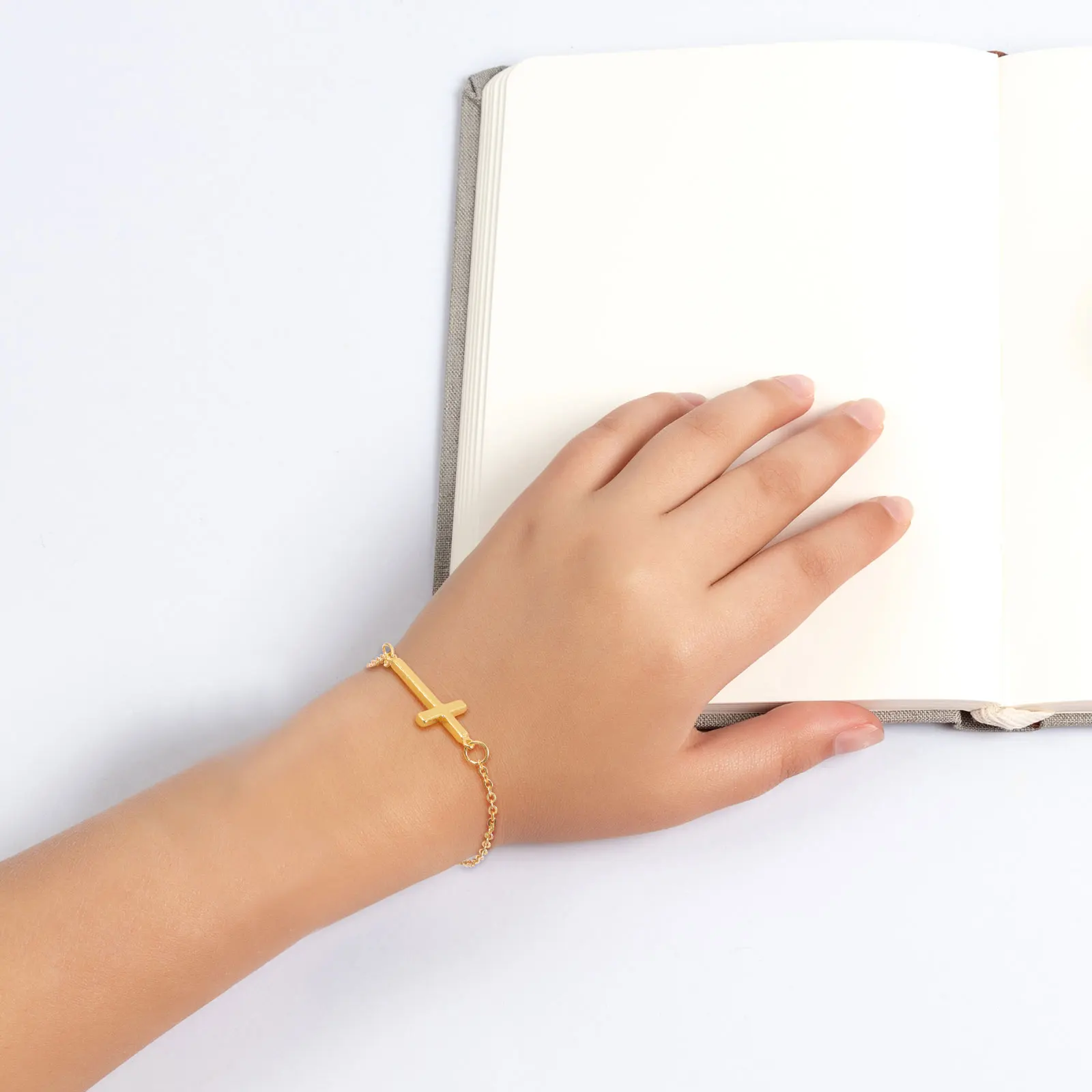 

Cross Bracelet For Women Girls Gold Chain Bracelet Fashion Wrist Jewelry Birthday Christmas Party Wear Light Durable Gold