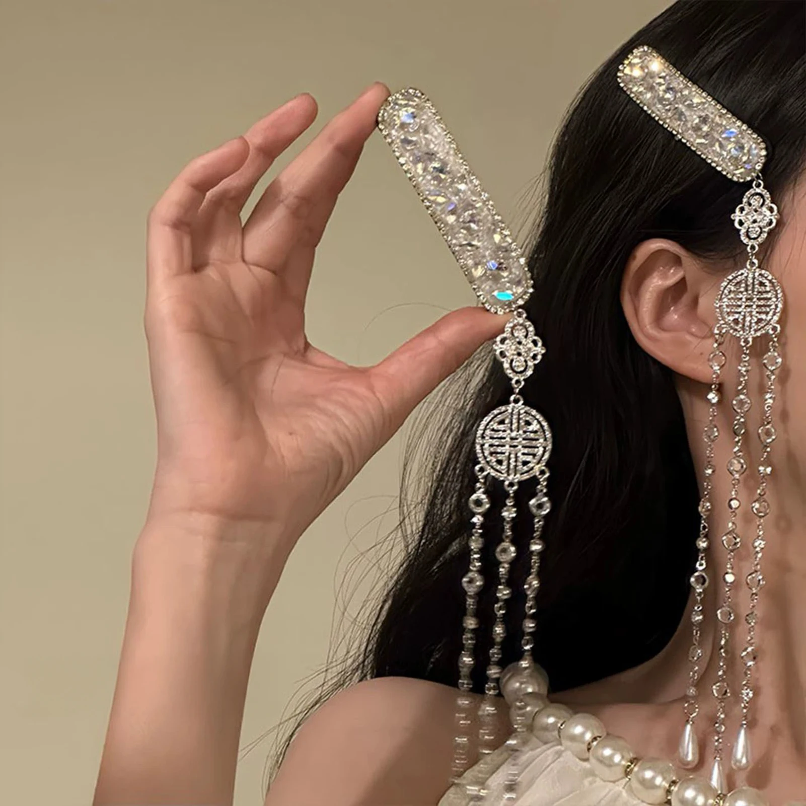 Pince à cheveux latérale à frange en cristal bleu, 1 pièce, Barrette à franges en perles élégantes avec pompon suspendu, accessoires pour cheveux Boho pour femmes et filles