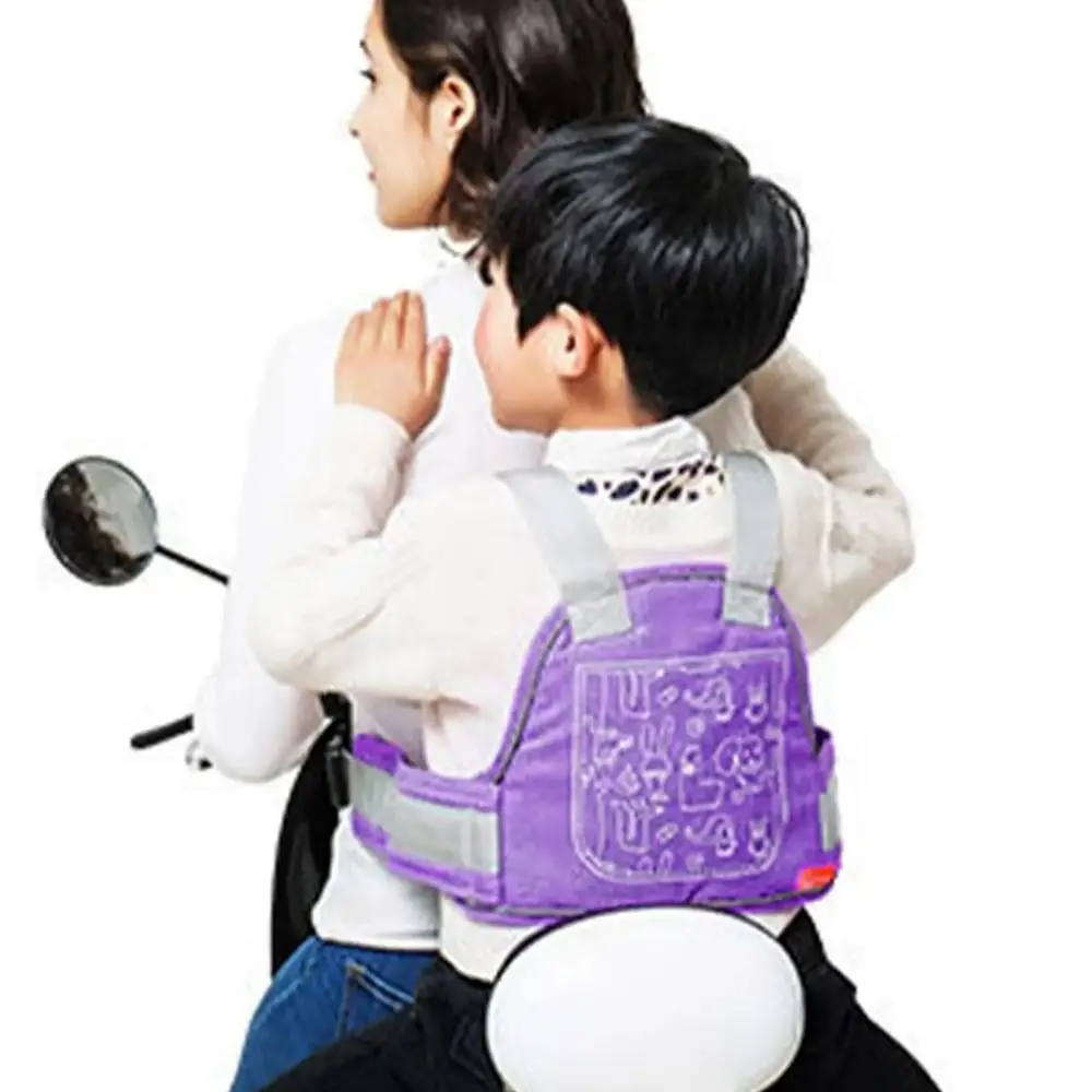 เข็มขัดนิรภัยสำหรับเด็กสำหรับรถจักรยานยนต์แบบระบายอากาศได้ สายรัดสะท้อนแสง สายรัดเบาะหลังกันลื่น ปรับได้ หัวเข็มขัด 4-in-1