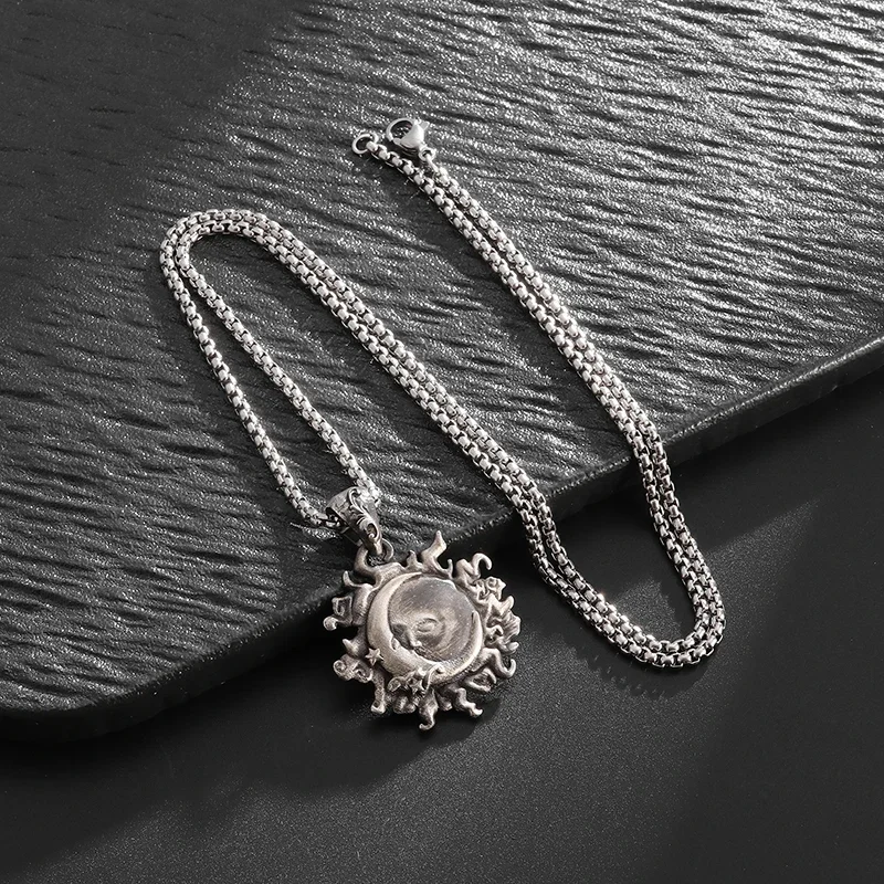 Retro Sun Moon Star Kiss Necklace Pendant Couple Fashion Trend Literary Jewelry Commemorative Birthday Gift