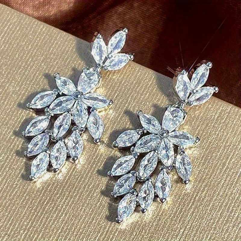 Exquisite Sparkling Teardrop Shaped Zircon Inlaid Women's Earrings Fashionable and Trendy Banquet Party Jewelry Gifts