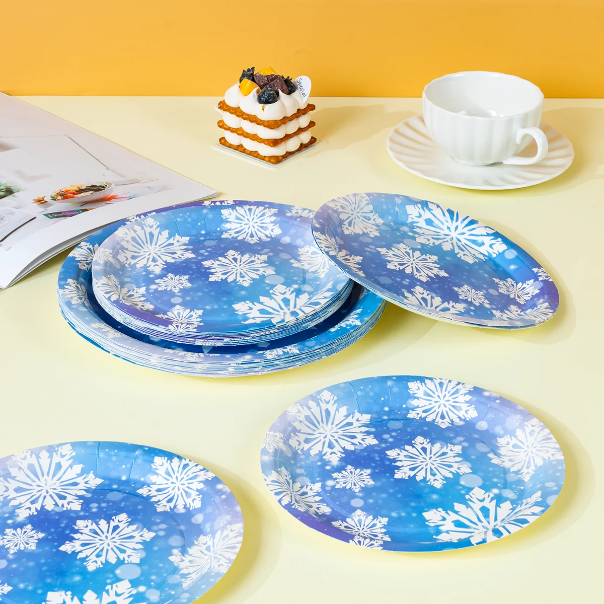 10/25/50pcs Frozen Themed Snowflake Print Disposable Paper Plates, Holiday Party Tableware Decor view 4