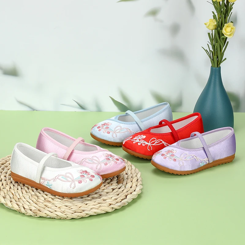 

Детская танцевальная обувь, обувь Hanfu с вышивкой, однотонные аксессуары с цветочным принтом для девочек, обувь принцессы для косплея, тканевая обувь на плоской подошве, повседневная обувь