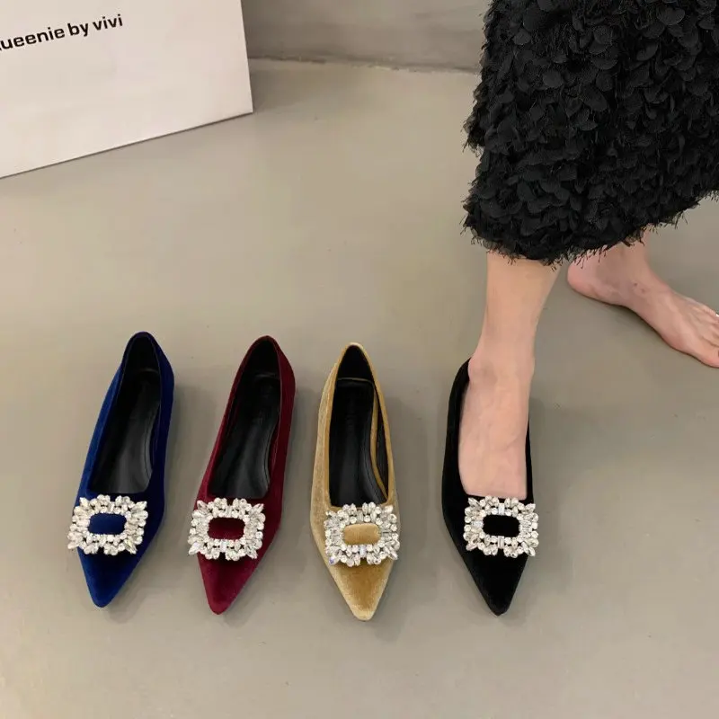 Chaussures plates pointues simples pour femmes, chaussures de tempérament rouges, grande taille, saison de printemps et d'automne, nouveau, 2025