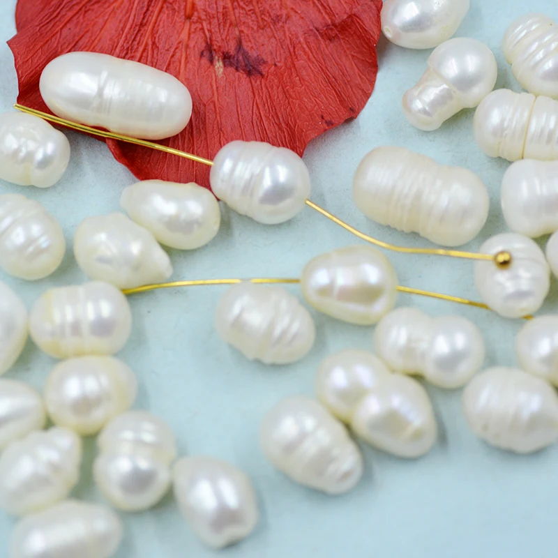 Exquisite, irregular, special-shaped, Baroque natural pearl. Scattered beads