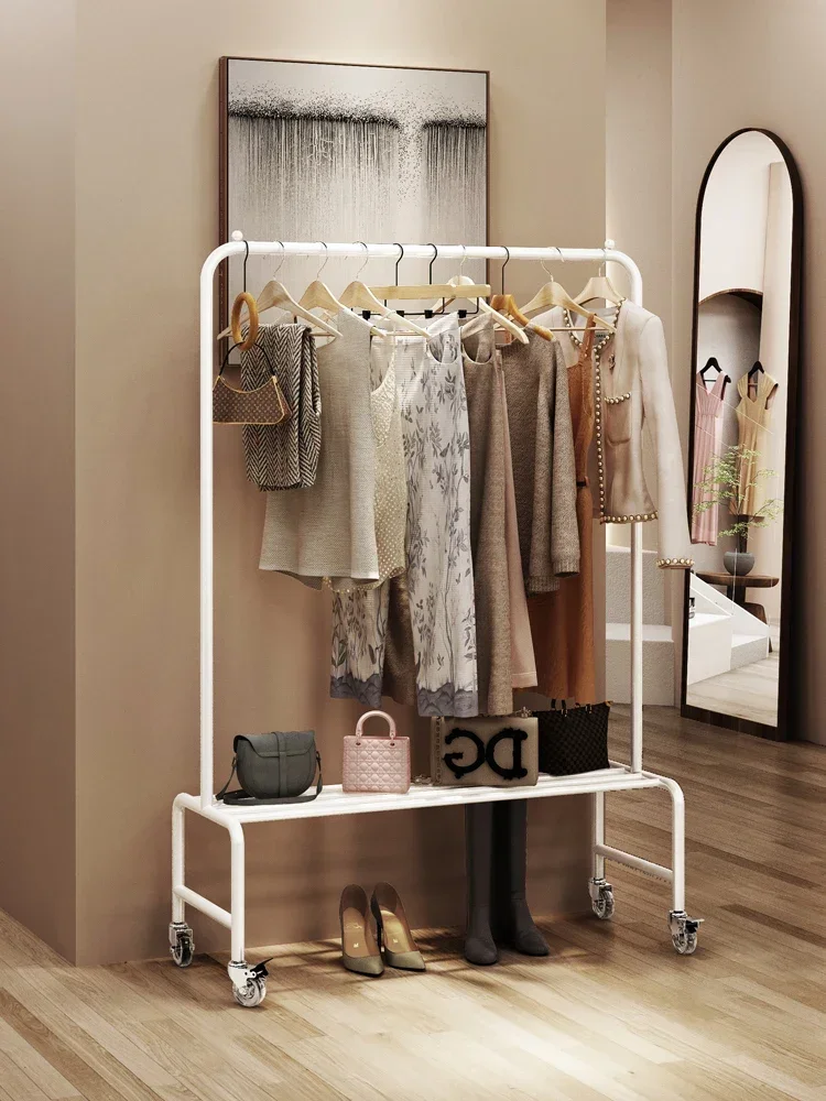 رفوف العرض الجمالية، وخطافات متجر لبيع ملابس الأطفال، وشماعات العرض، ونوافذ الملابس من الأرض إلى السقف #3