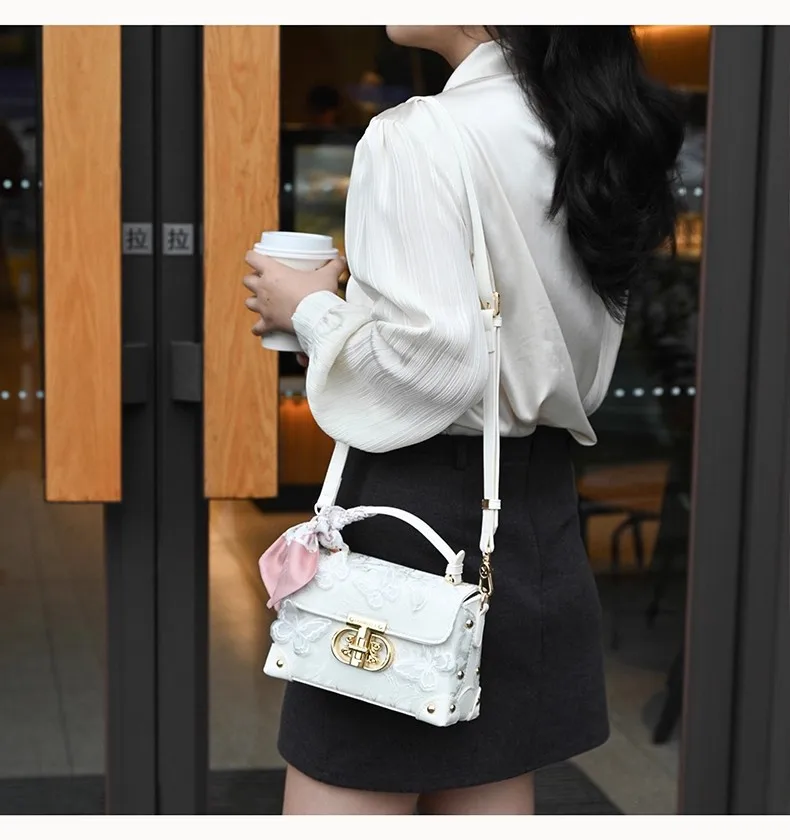 Tas Selempang Kotak Kecil yang Chic 2025 Terbaru untuk Wanita, Tas Selempang Kulit Lembut, Tas Syal Kupu-kupu Trendi untuk Semua Kegunaan