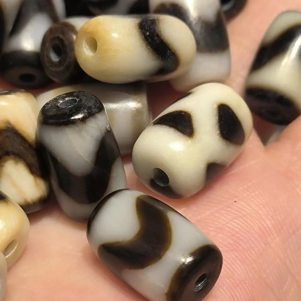 100pcs/lot natural tiger tooth pattern old agate dzi wholesale jade Weathered lines Accessories jewelry rare Bucket beads amulet