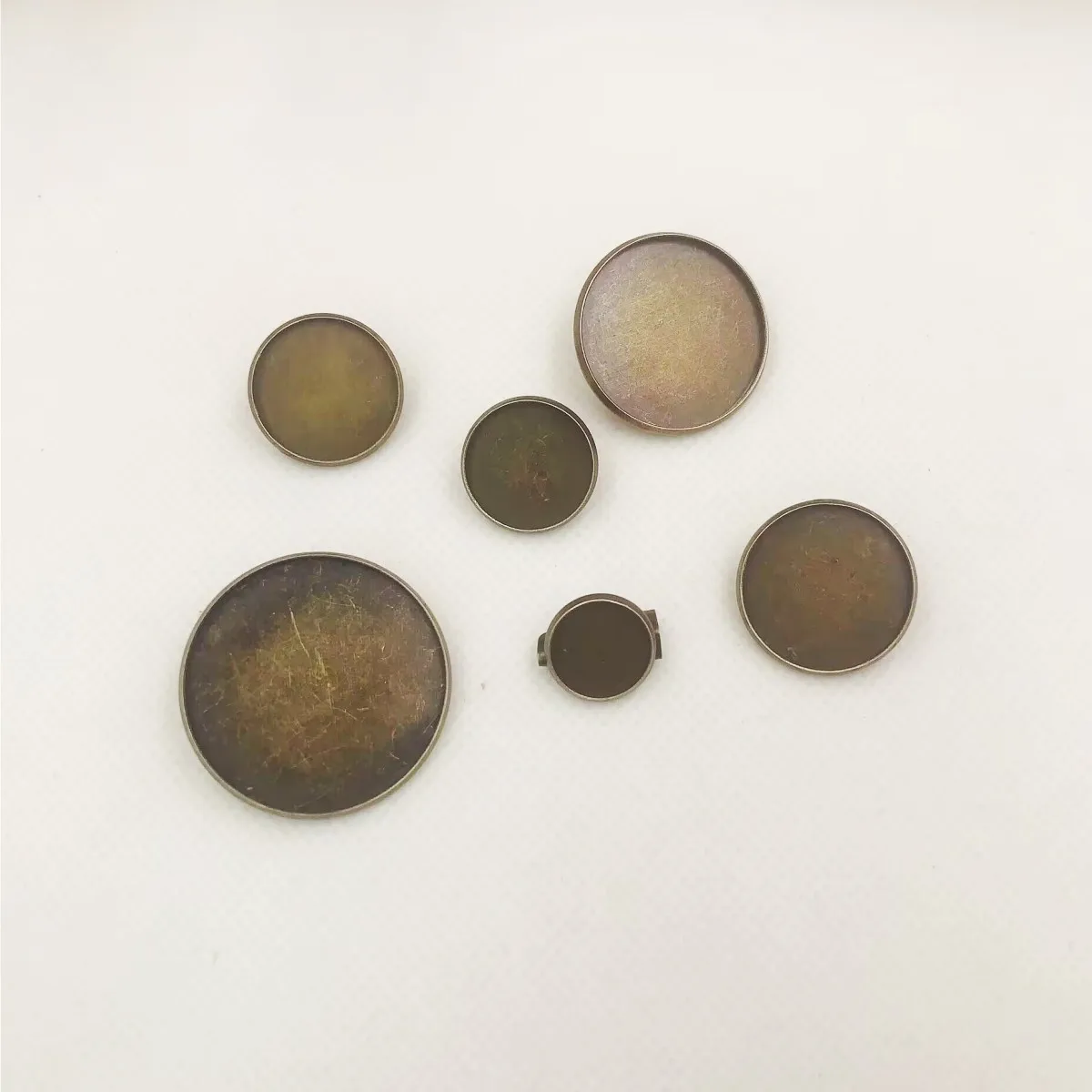 Onebeading المعادن خمر بروش مستدير إعداد فارغ الحافة قاعدة كابوشون مع الداخلية Dia.12mm 16mm 18mm 20mm 25mm 30mm 20pcs