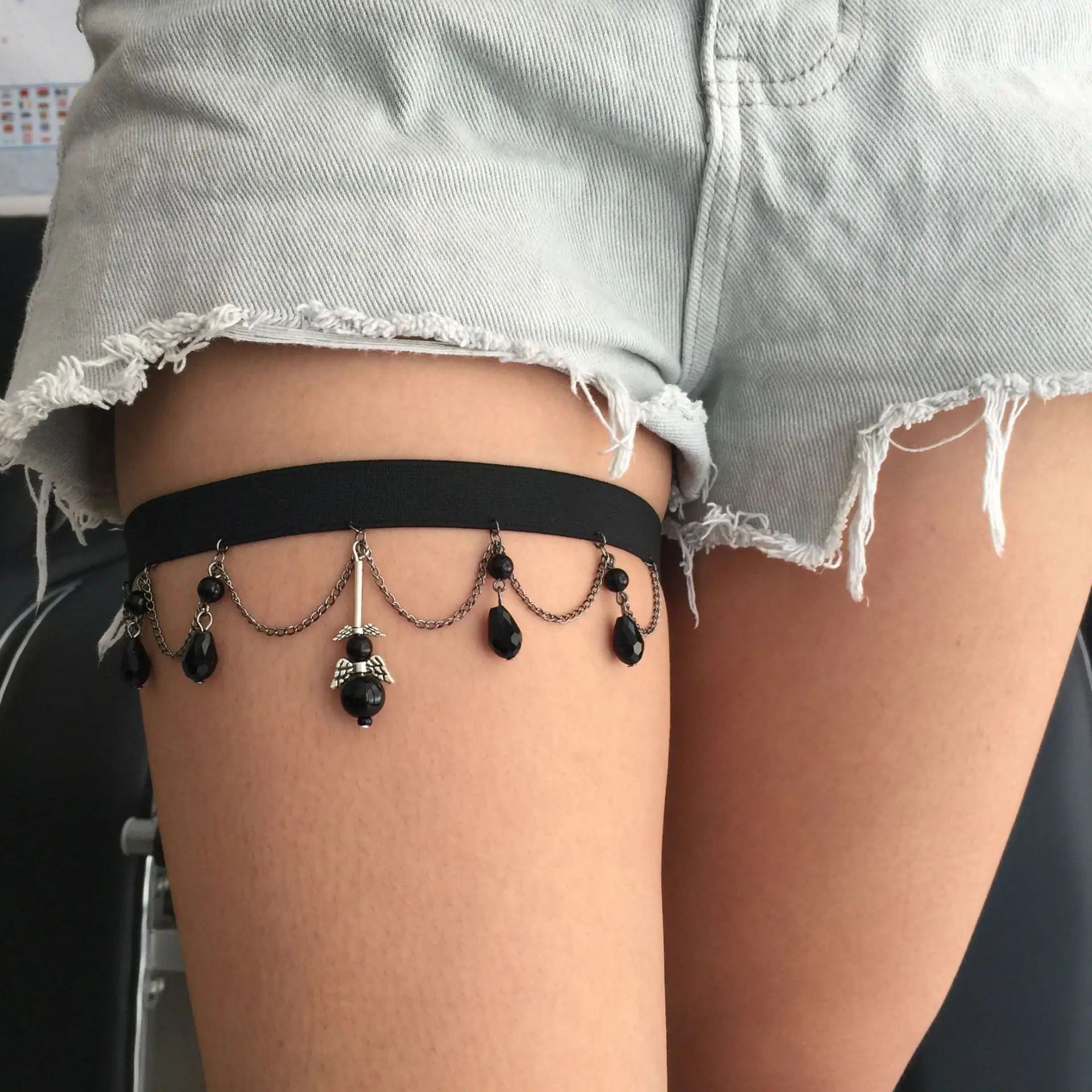 Harajuku Punk Sex appeal Sweet Easy Fashion  Hip hop Spring and summer Black Leather Leg ring for women Small bee body chain