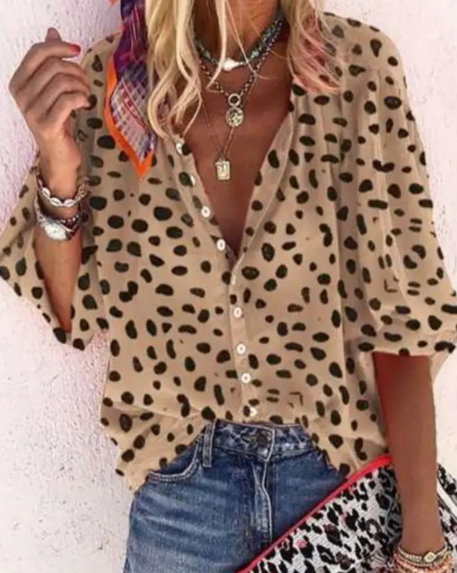 

Women V Neck All Over Print Button Design Fashion Top Temperament Commuting Female T-Shirt 2024 Summer Women's Casual Blouses