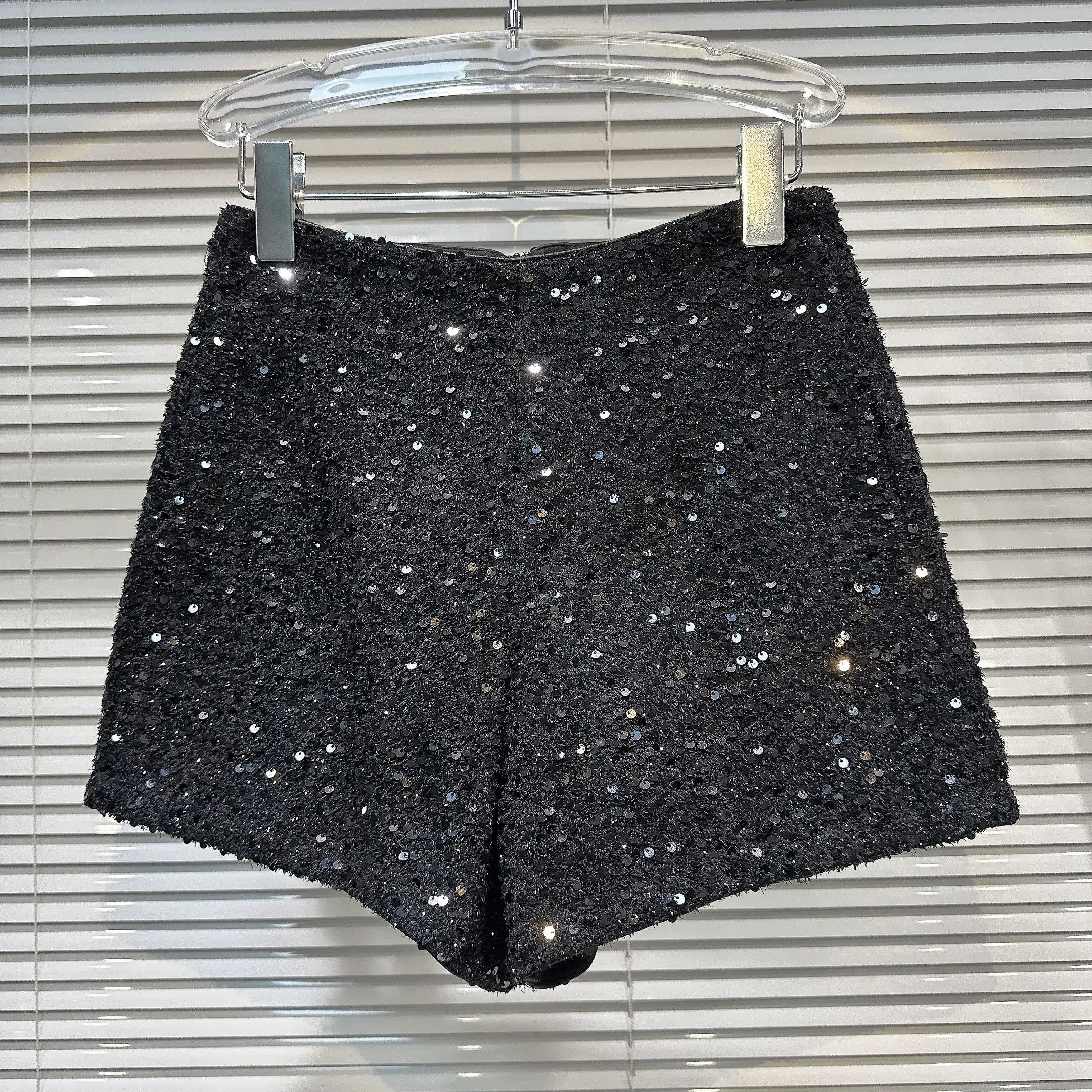 Internet Celebrity Same Style 2024 Autumn New Dark Hot Girl Sequined Tweed Solid Color Slim Straight Three-point Shorts