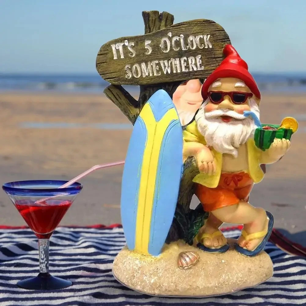 

New Beach Surf Dwarf Garden Gnome With Surfboards And Drinks Statue Resin Gnome Dwarf Garden Statue Decoration Home Garden Decor