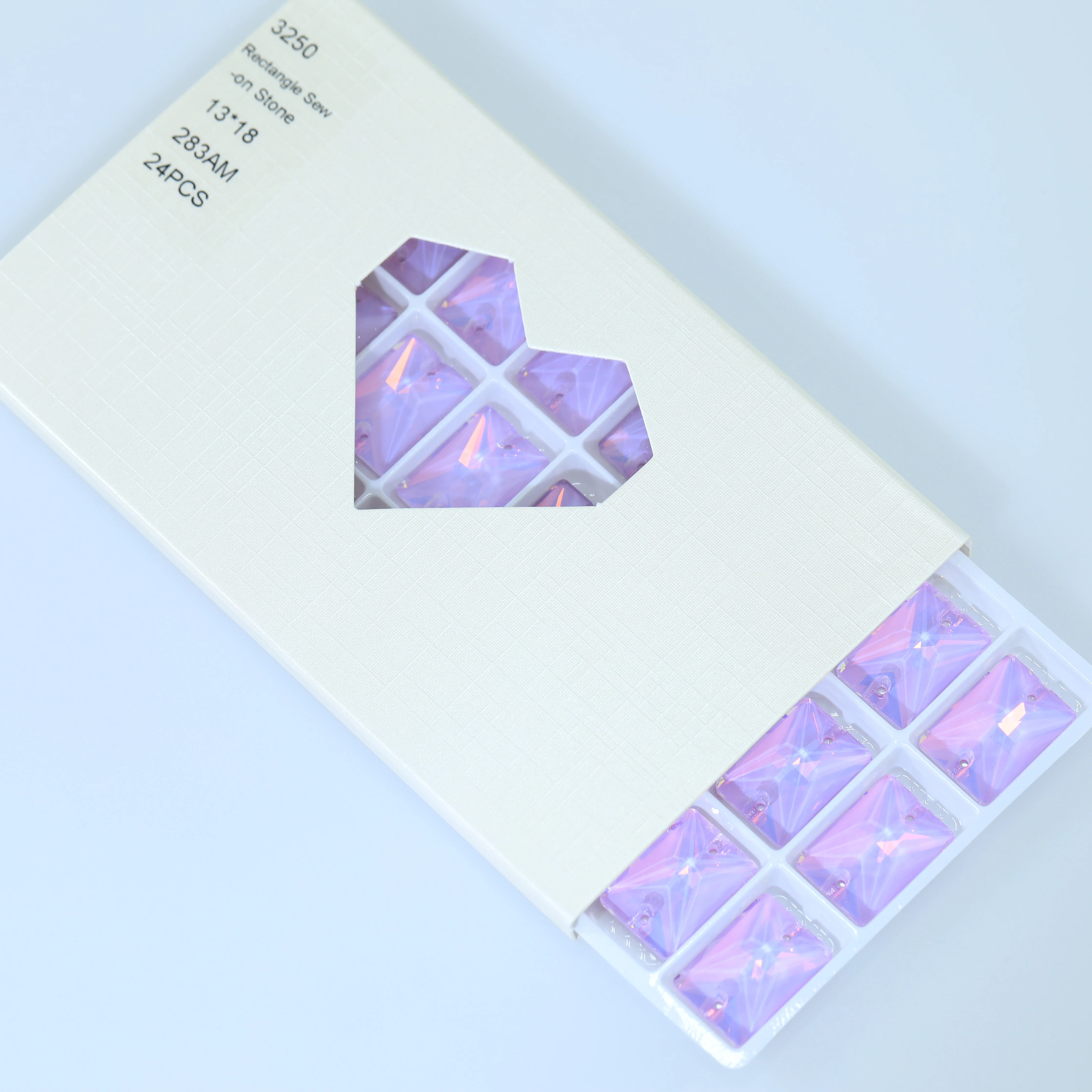 Rechteckiger, rechtwinkliger AM-Aufnähkristall aus Glas, weiß, glänzend, für DIY-Bastelzwecke, Kleidung, Handyhüllen, Haaraccessoires. – Detail 6