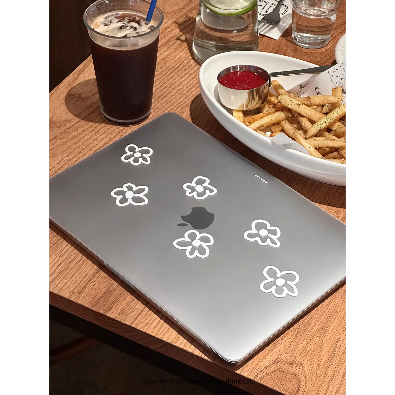 Cute White Lines Flower Laptop Case For Macbook Neo 2026 A3404 Air 15 M4 M5 A3449 Touch Bar ID Pro A3426 Mac 16 inch A3428 Cover